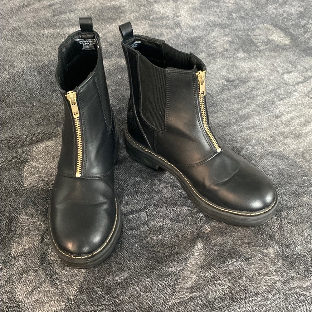 Wonder Nation Black Ankle Boots with Front Zipper